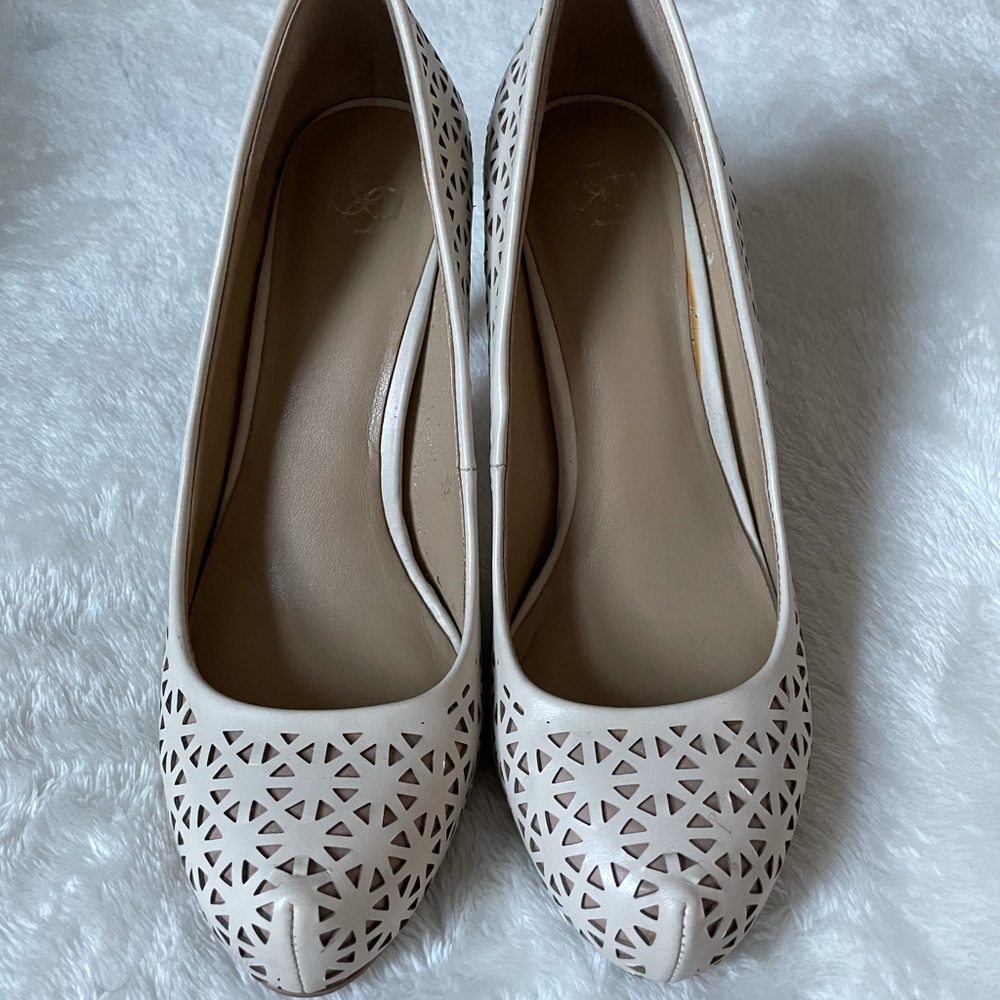 Ann Taylor Off/White and Nude Heels, Women’s 6.5 - Picture 1 of 3